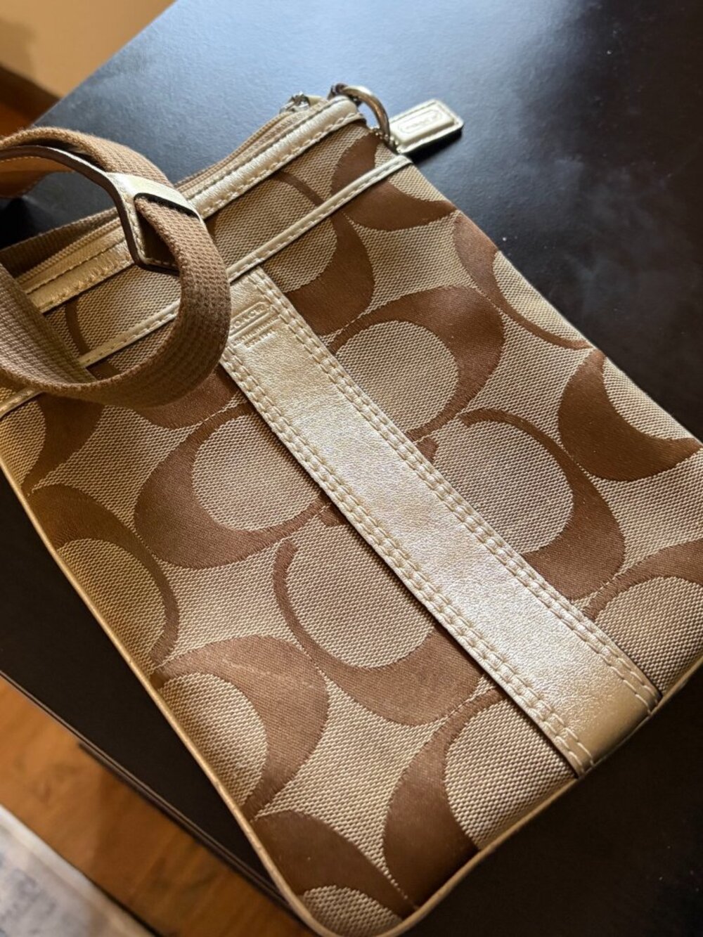 Coach Signature Canvas Messenger Bag Khaki Brown Beige Jacquard
